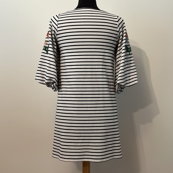 Gianni Bini Black/White Striped Shift Dress - Picture 7 of 9